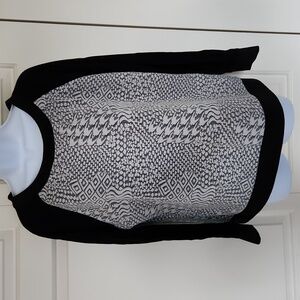 SAGE Black Sleeves Lacey Print Front Back Sz Medium Top